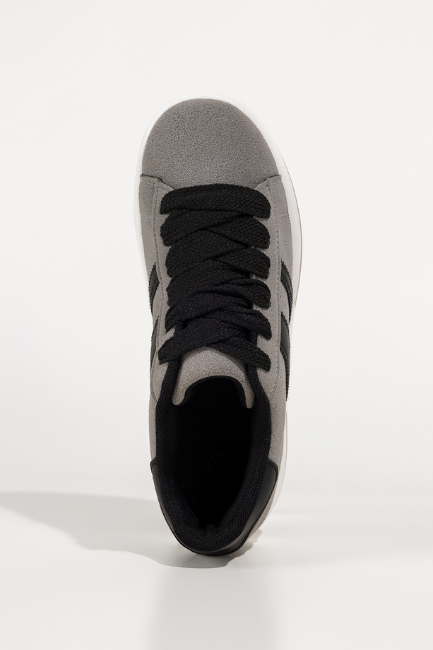 Szare sneakersy damskie buty sportowe na białej platformie sznurowane czarne wstawki Casu Z-876
