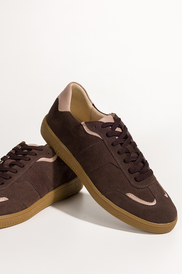 Brązowe sneakersy skórzane damskie buty sportowe z beżowymi wstawkami sznurowane PRODUKT POLSKI Casu N1285