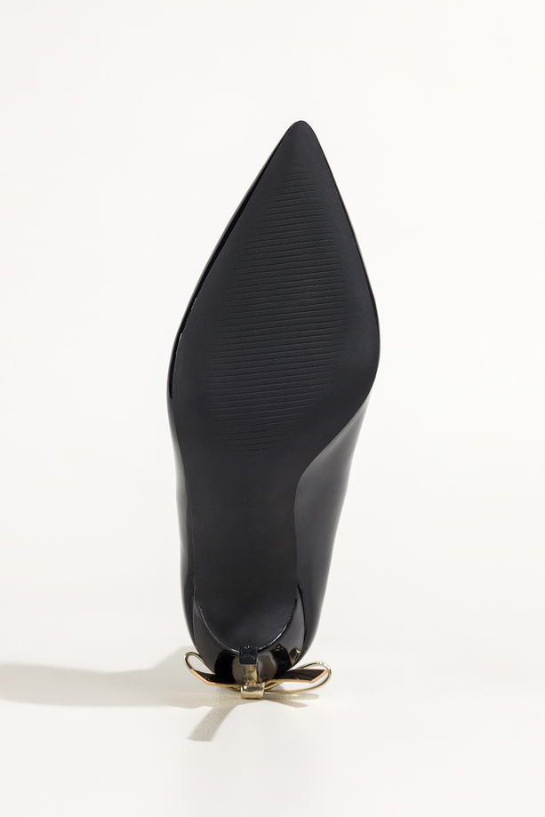 Czarne czółenka damskie szpilki lakierowane złoty obcas z kokardą Carla BQB077