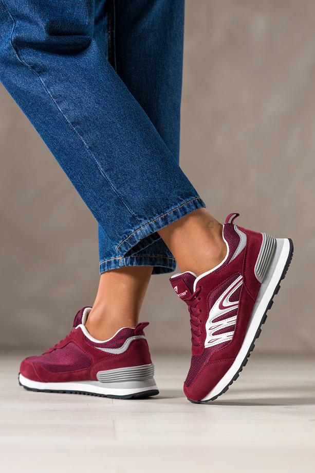 Bordowe sneakersy damskie buty sportowe na żłobionej podeszwie sznurowane białe wstawki Casu 7398-1D