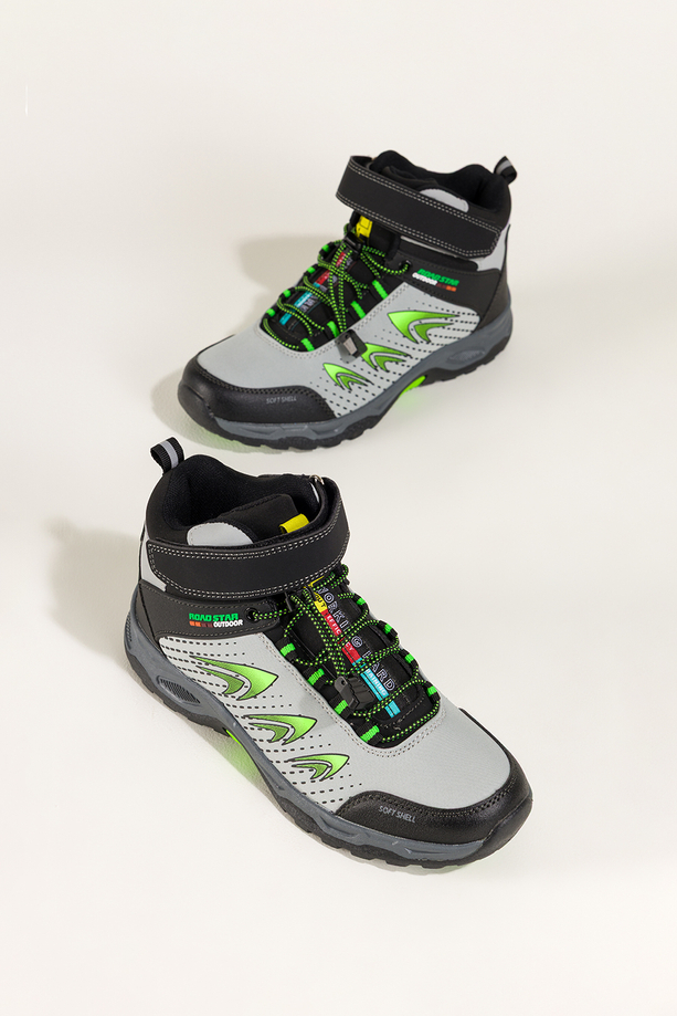 Jasnoszare buty trekkingowe damskie na bieżnikowanej podeszwie z regulowaną elastyczną sznurówką seledynowe wstawki softshell Casu 7689-7D