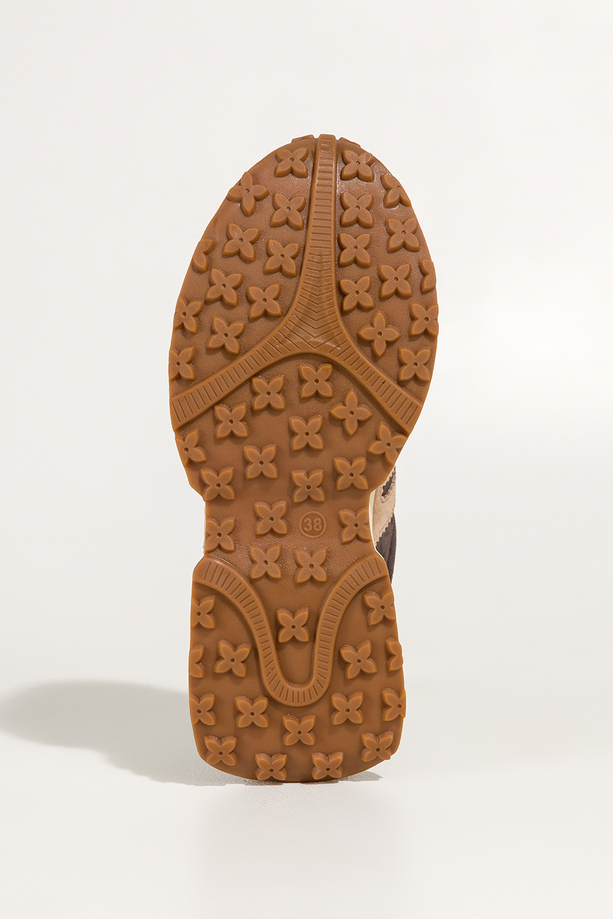 Czekoladowe sneakersy skórzane damskie buty sportowe na bieżnikowanej kremowej platformie beżowe wstawki sznurowane Carla TW-OC8921