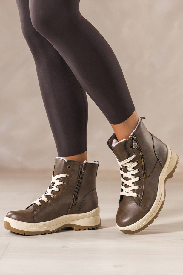 Brązowe botki damskie na bieżnikowanej elastycznej platformie ozdobny zamek na cholewce sznurowane Casu 1912-6