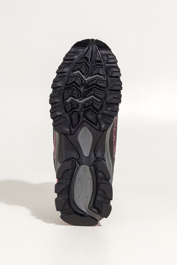 Czarne buty trekkingowe damskie z fuksjowymi dodatkami sznurowane softshell Casu Y7994-2