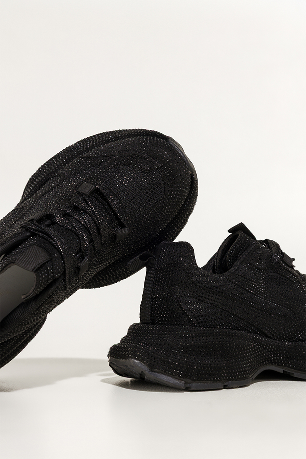 Czarne sneakersy damskie buty sportowe na ozdobnej platformie błyszczące cyrkonie sznurowane Carla QP-0607-8