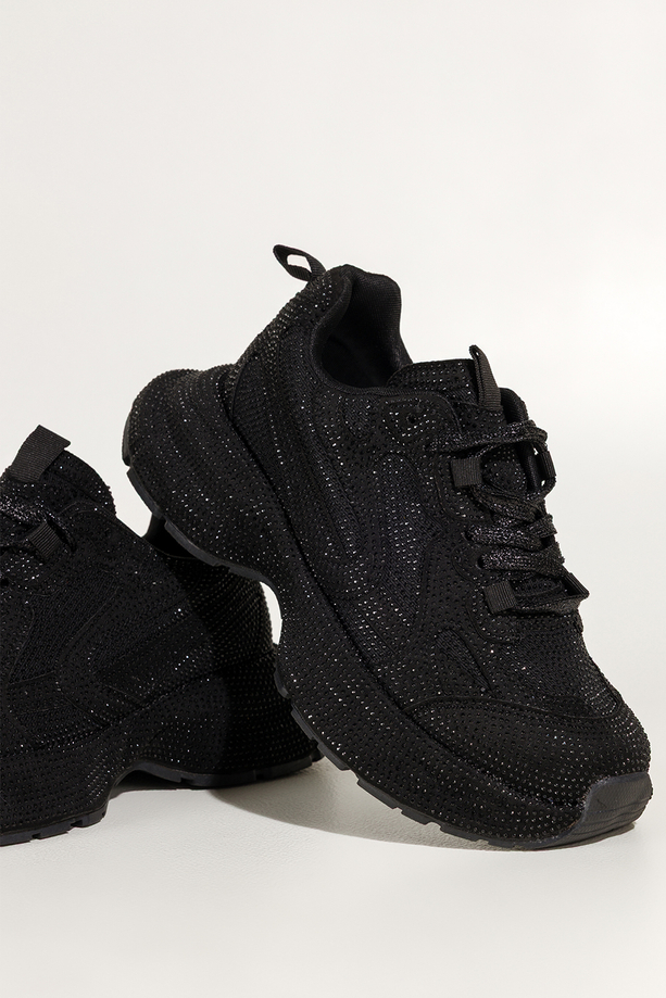 Czarne sneakersy damskie buty sportowe na ozdobnej platformie błyszczące cyrkonie sznurowane Carla QP-0607-8