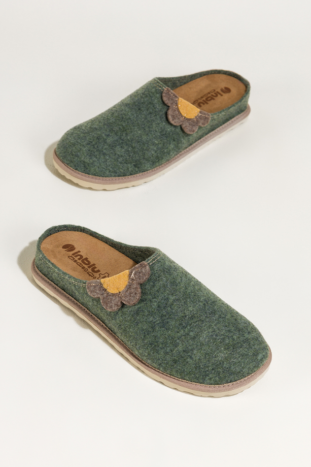 Zielone kapcie damskie Inblu obuwie domowe z wyjmowaną skórzaną wkładką ozdobny kwiat XH999956