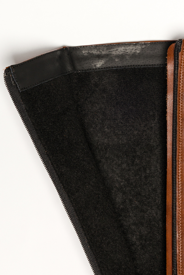 Brązowe kozaki skórzane damskie przed kolano na niskim ozdobnym klocku PRODUKT POLSKI Casu 29845