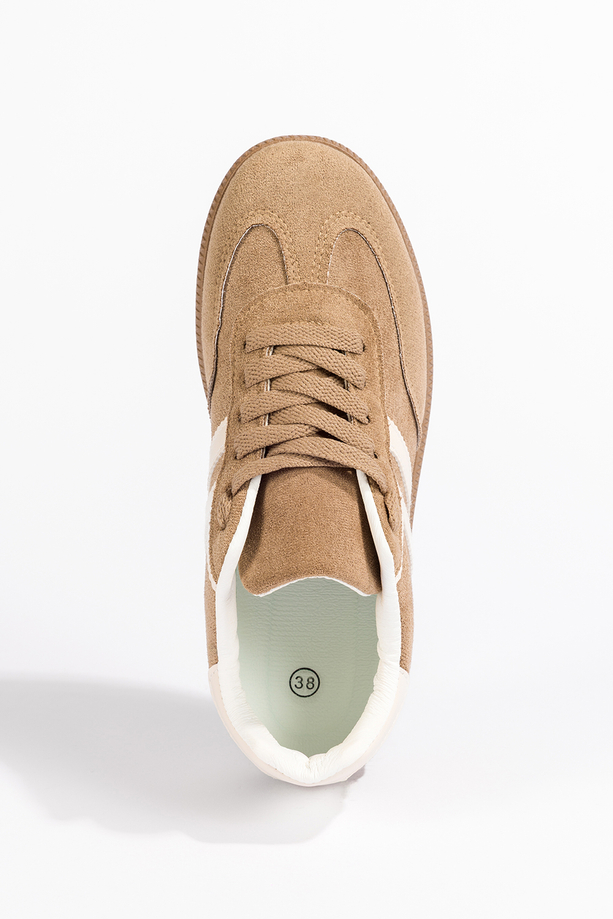 Beżowe sneakersy damskie buty sportowe na elastycznej płaskiej podeszwie podwójne sznurówki kremowe wstawki Casu B-6610