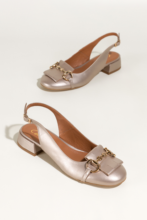 Złote czółenka skórzane damskie na niskim obcasie odkryta pięta złota ozdoba PRODUKT POLSKI Casu 7074-291