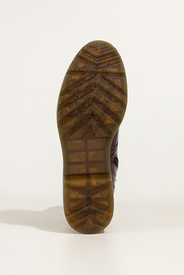 Bordowe botki skórzane damskie lakierowane glany na bieżnikowanej podeszwie z przeszyciami sznurowane PRODUKT POLSKI Casu 7293-ELTZ