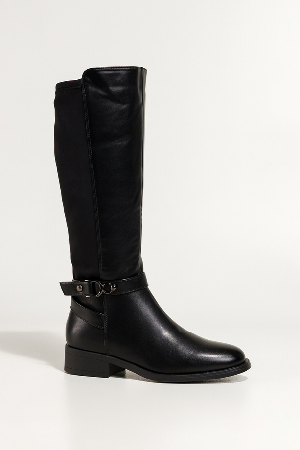 Czarne kozaki damskie na klocku elastyczna cholewka pasek ze stalową ozdobą Casu D728-8