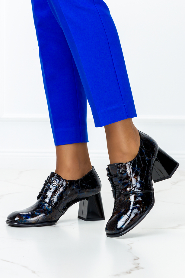 Półbuty skórzane Arka na klocku lakierowane krokodyli wzór brązowe PRODUKT POLSKI 6274