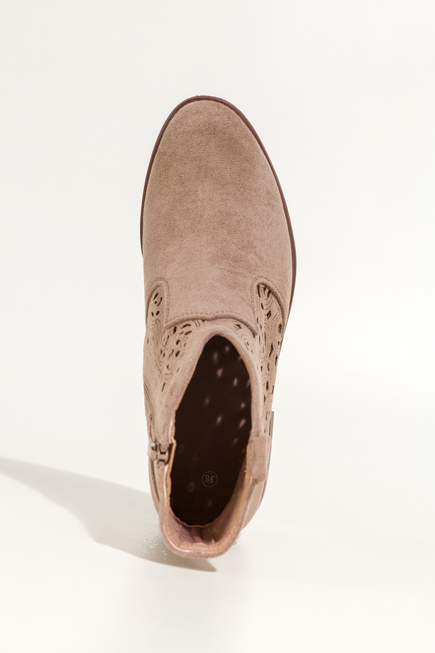 Beżowe botki damskie płaskie ażurowa cholewka Carla S7476-7