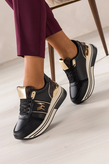 Czarne sneakersy damskie buty sportowe na żłobionej platformie sznurowane złota ozdoba Casu DD769