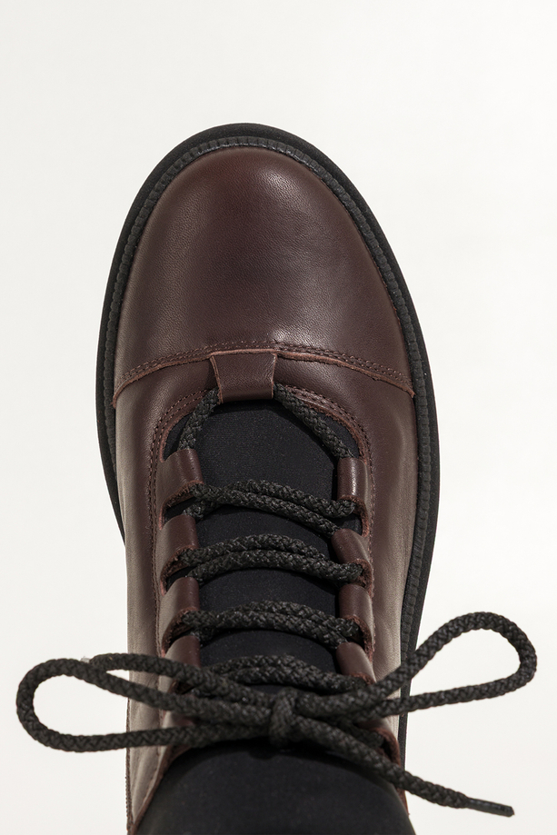 Czekoladowe botki skórzane damskie na bieżnikowanej podeszwie sznurowane PRODUKT POLSKI Casu A099