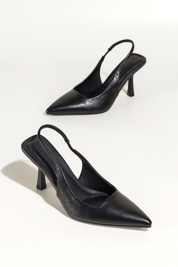 Czarne czółenka damskie szpilki z odkrytą piętą obcas kieliszek pasek z elastyczna gumą Carla 4761