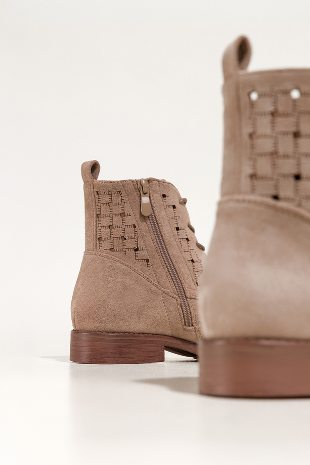 Beżowe botki damskie płaskie ażurowa cholewka sznurowane Carla S7474-7