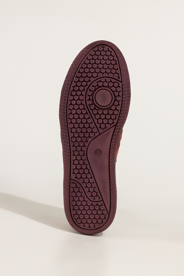 Bordowe sneakersy skórzane damskie buty sportowe na elastycznej podeszwie czekoladowe wstawki sznurowane PRODUKT POLSKI Casu M8931