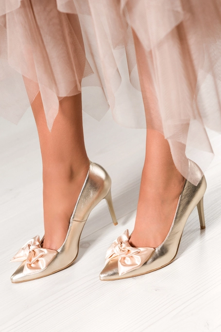 Złote czółenka skórzane damskie szpilki z satynową beżową kokardą PRODUKT POLSKI Casu 7006-296