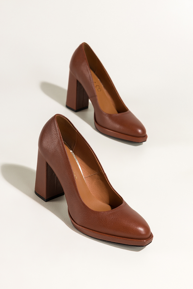 Brązowe czółenka skórzane damskie na słupku PRODUKT POLSKI Casu 7253-806