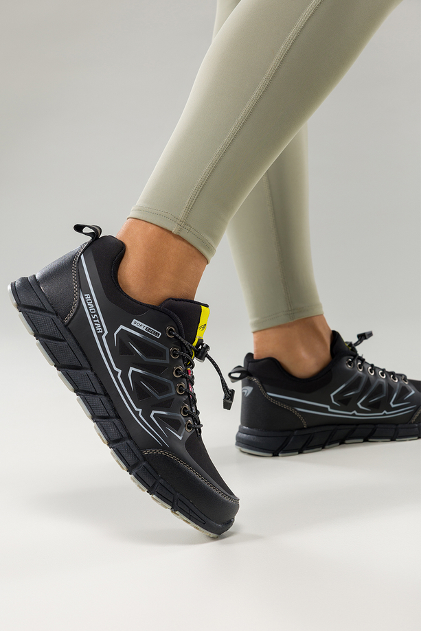 Czarne buty trekkingowe damskie buty sportowe na bieżnikowanej podeszwie z regulowaną elastyczną sznurówką szare wstawki softshell Casu 2309-1W