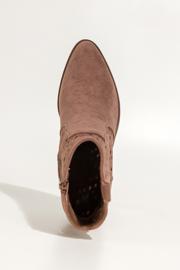 Brązowe botki damskie kowbojki ścięty obcas klocek ażurowa cholewka Carla S7477-6