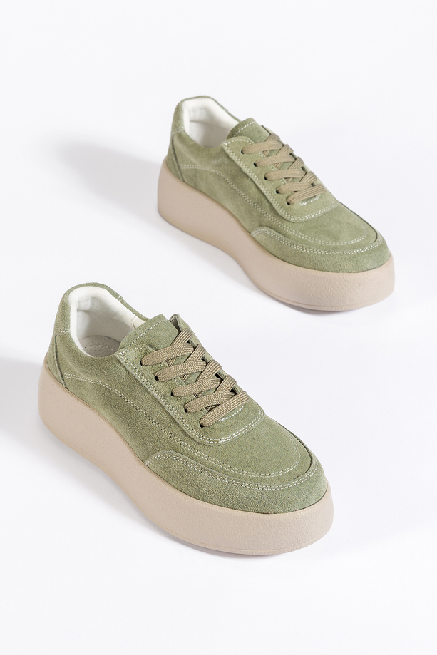 Zielone sneakersy skórzane damskie creepersy na platformie sznurowane Carla 2323