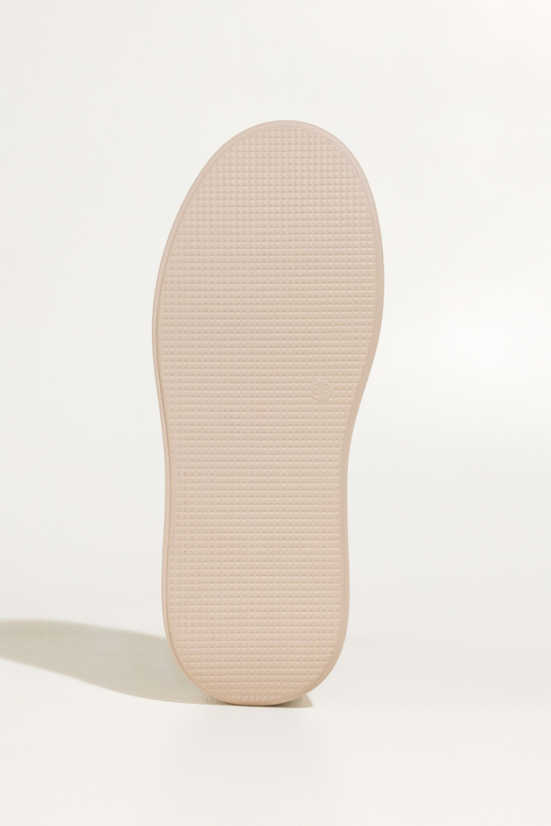 Czekoladowe sneakersy skórzane damskie buty sportowe na kremowej platformie beżowe sznurówki Carla TW-OC8927