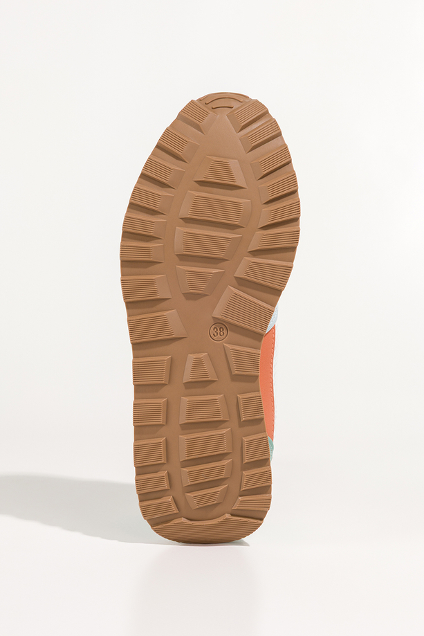 Wielokolorowe sneakersy damskie na białej platformie ze żłobieniami cholewka z siateczką kolorowe wstawki ozdoba z cyrkoniami sznurowane Casu LA308P