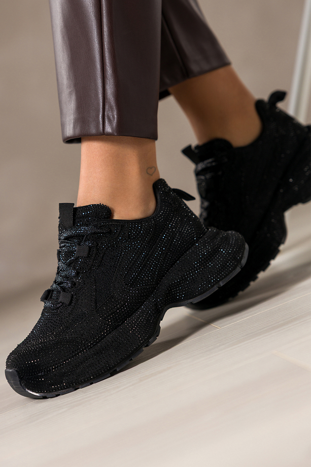 Czarne sneakersy damskie buty sportowe na ozdobnej platformie błyszczące cyrkonie sznurowane Carla QP-0607-8