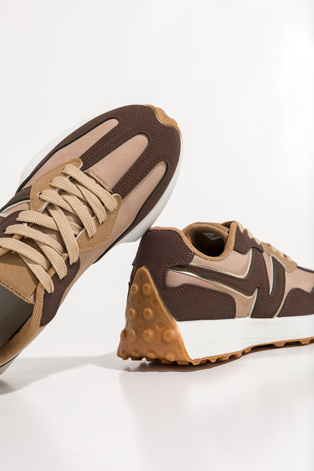 Brązowe sneakersy damskie na białej platformie sznurowane Casu LA295P