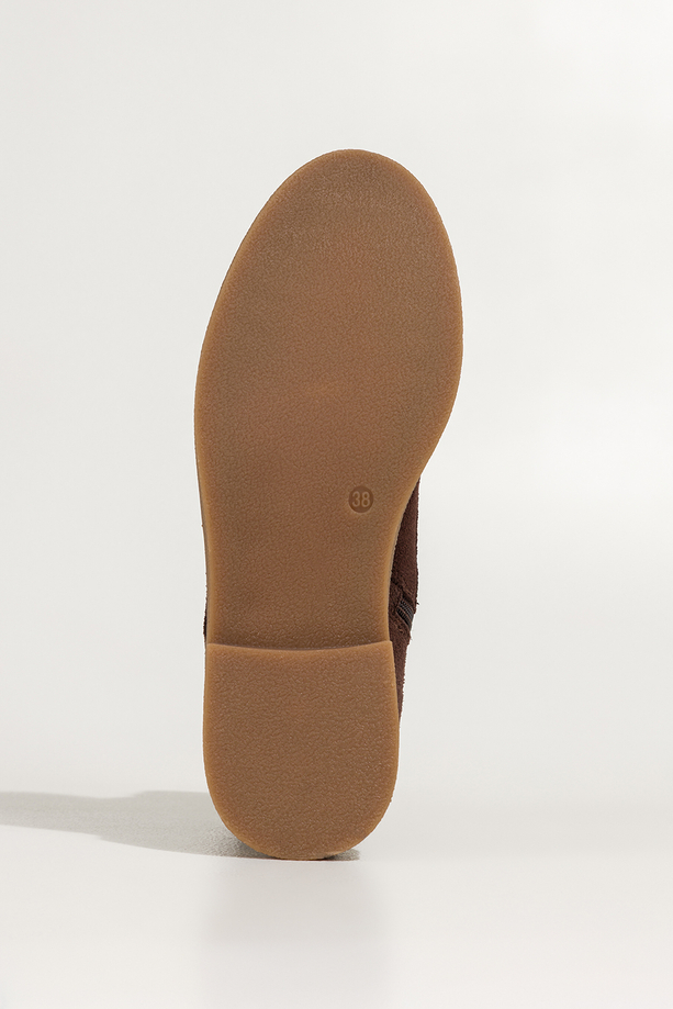 Czekoladowe botki damskie skórzane płaska podeszwa z przeszyciami złota ozdoba na języku nity sznurowane Carla B194-7