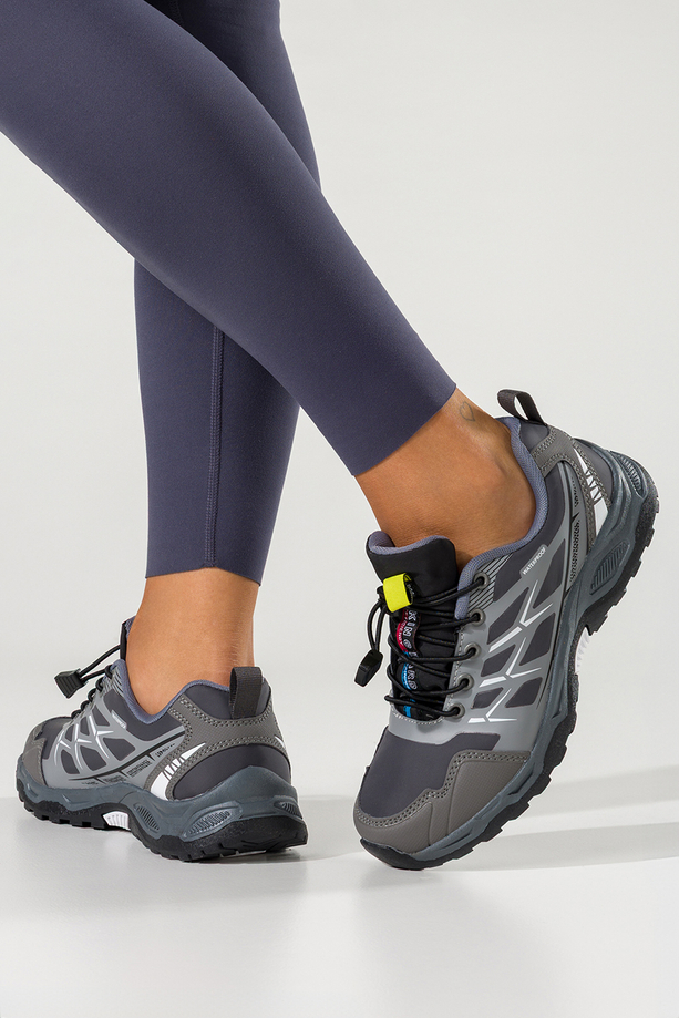 Szare buty sportowe trekkingowe damskie na bieżnikowanej podeszwie z regulowaną elastyczną sznurówką białe wstawki Casu RS2502-2W 