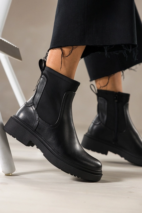 Czarne botki skórzane damskie Sergio Leone na żłobionej platformie elastyczna cholewka YG74572-H