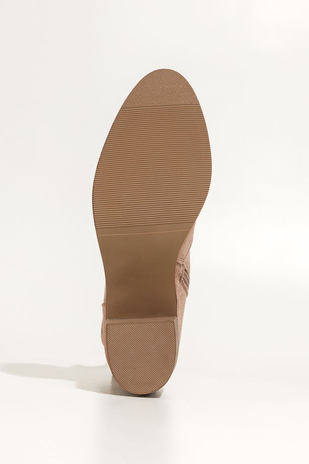 Ciemnobeżowe botki damskie ażurowe na słupku wycięta cholewka Carla S749-7