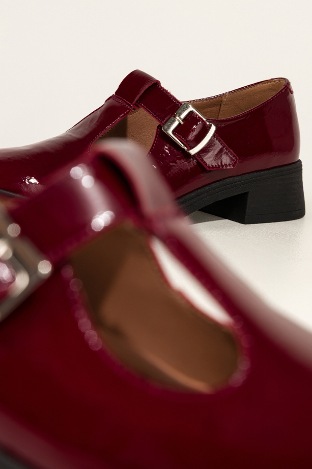 Bordowe półbuty skórzane damskie lakierowane z wycięciami PRODUKT POLSKI Casu 414