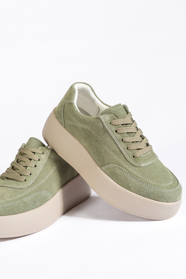 Zielone sneakersy skórzane damskie creepersy na platformie sznurowane Carla 2323