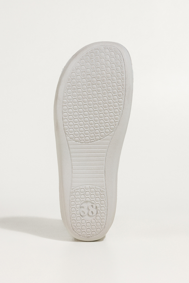 Białe klapki damskie Inblu sanitarne medyczne skórzana wkładka paski z klamrami EI99991Y