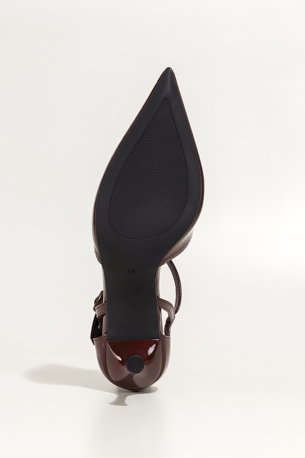 Czekoladowe czółenka damskie szpilki lakierowane z paskiem wycięcia na cholewce Carla OV849