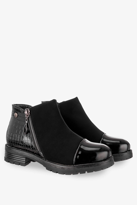 Czarne botki lakierowane z ozdobnym zamkiem wzór wężowy Casu X818-1