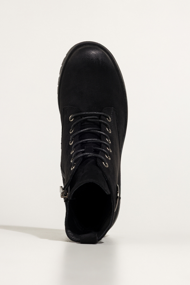 Czarne botki damskie na bieżnikowanej platformie stalowa ozdoba sznurowane Casu CB349-8