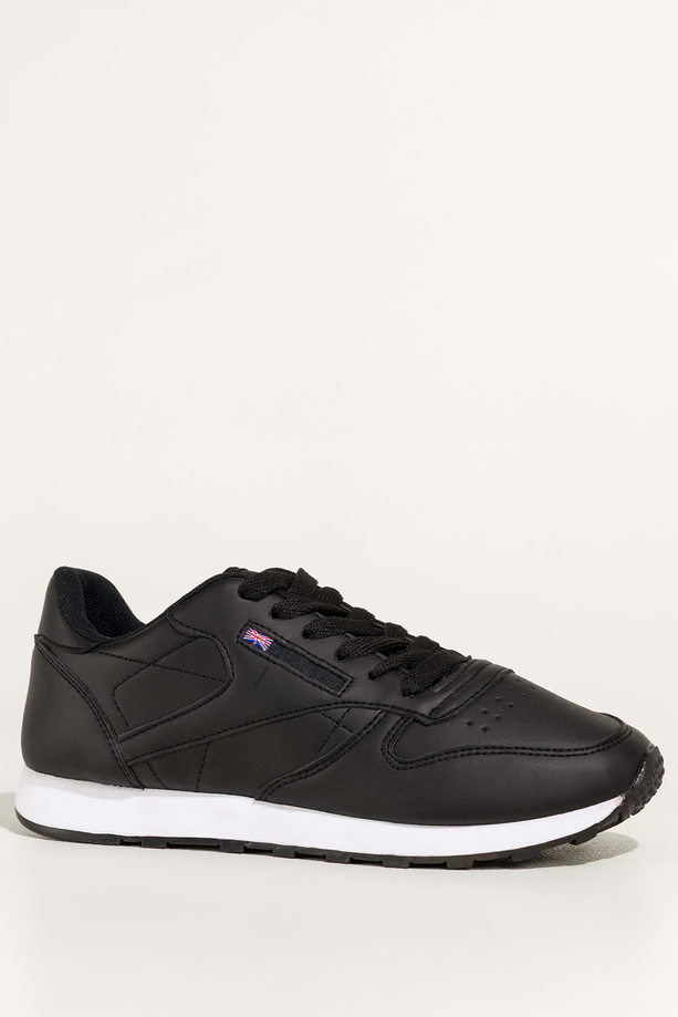 Czarne sneakersy damskie buty sportowe na białej podeszwie sznurowane Carla 8210-89