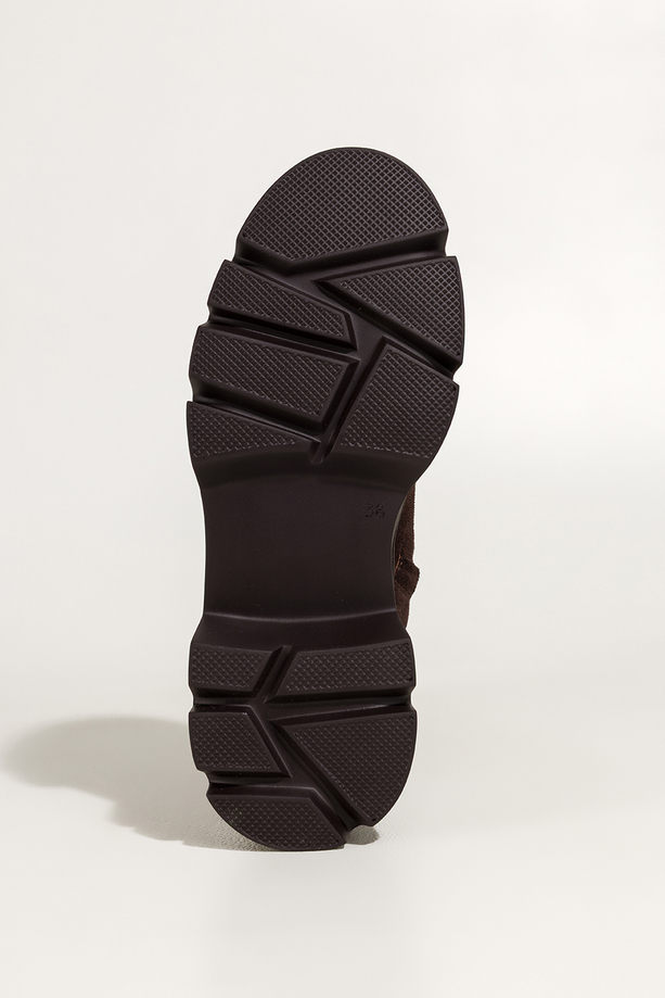 Czekoladowe botki skórzane damskie workery na bieżnikowanej platformie geometrycznie wycięta cholewka sznurowane PRODUKT POLSKI Casu 023