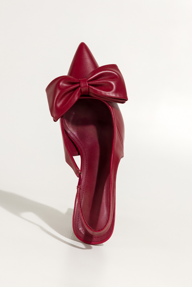 Bordowe czółenka damskie z kokardą obcas kieliszek odkryta pięta elastyczna guma w pasku Carla N892