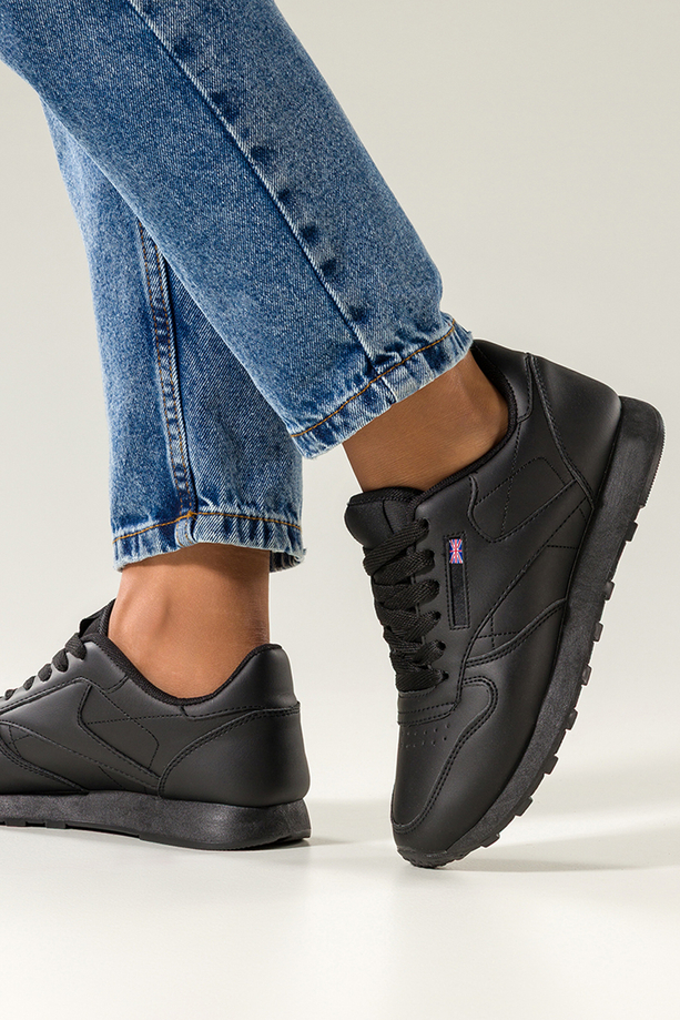 Czarne sneakersy damskie buty sportowe sznurowane Carla 8210-8
