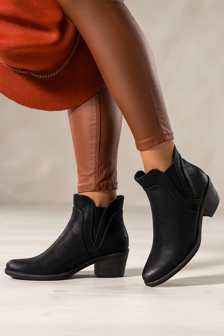 Czarne botki damskie Sergio Leone na szerokim klocku z gumami po bokach YG379