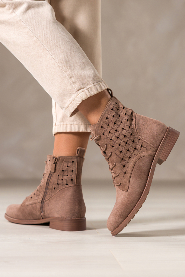 Brązowe botki damskie płaskie ażurowa cholewka sznurowane Carla S7474-6