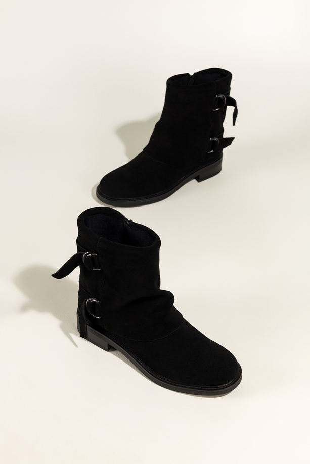 Czarne botki skórzane damskie z szeroką cholewką Sergio Leone niski obcas regulowane paski na cholewce YG74443-H