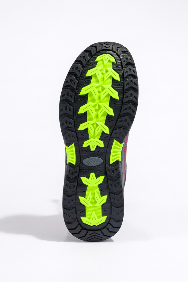 Czerwone buty trekkingowe damskie buty sportowe na bieżnikowanej podeszwie z regulowaną elastyczną sznurówką czarne wstawki softshell Casu 2213-3W